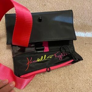 Make up brush holder belt